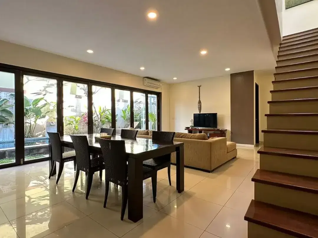 Villa 3 Kamar Tidur Fully Furnished Dijual, di Seminyak - Image 3 of 6
