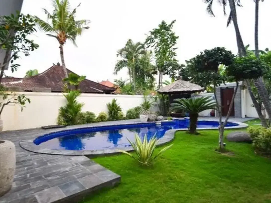 Freehold - Luxurious Freehold 3-Bedroom Villa with Expansive Garden - Image 7 of 8