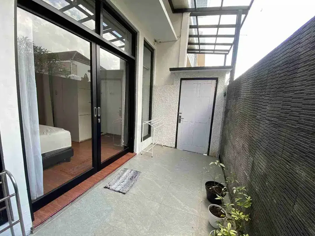 Rumah Modern Minimalis 2 Lantai Dekat Pantai Canggu - Image 9 of 10
