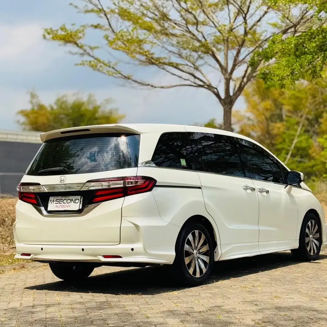 Honda Odyssey E 2.4 CVt 2016 - Image 5 of 10