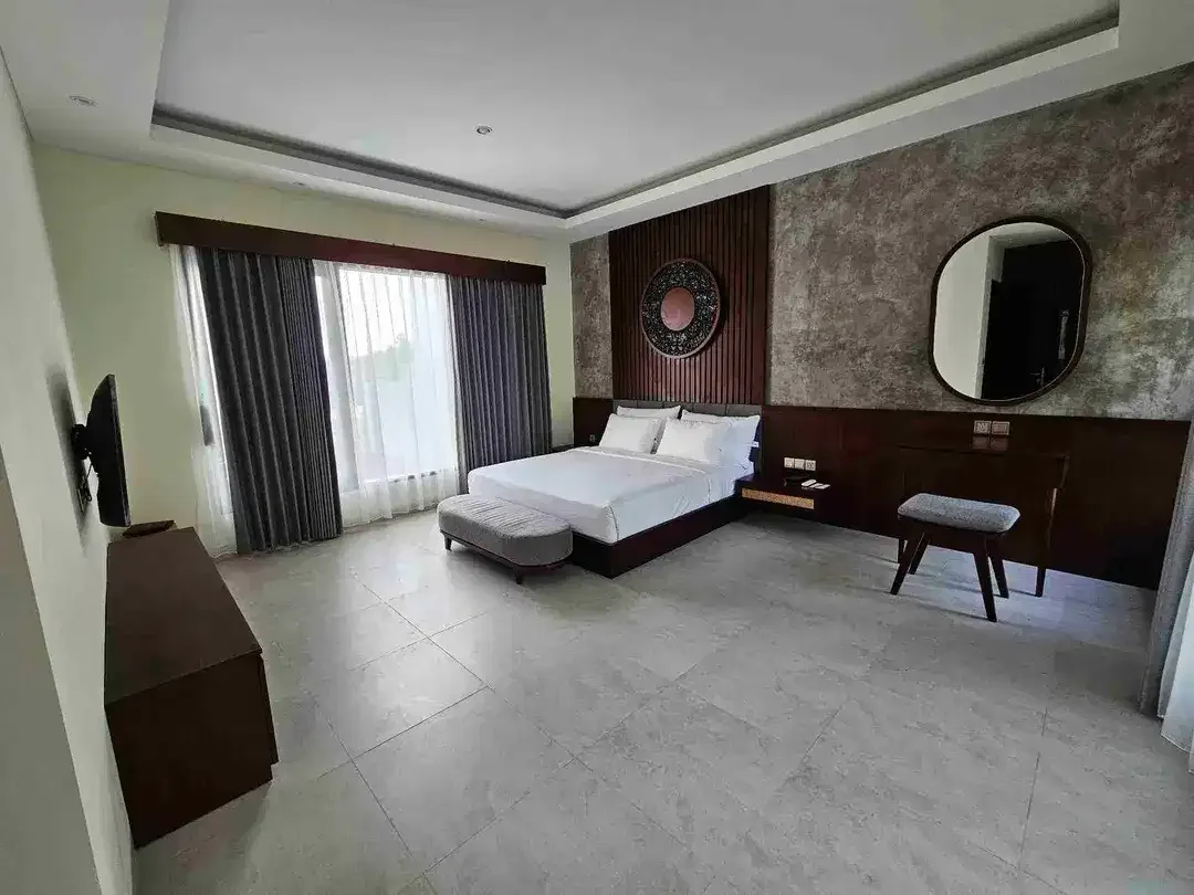 VILLA RESIDENCE SIAP HUNI, FULLY FURNISHED, LOKASI KAWASAN ELIT - Image 9 of 10