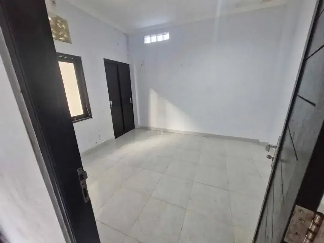 FOR SALE  Rumah imambonjoo  Rumah Lantai 2  Jalan Imam Bonjol Denpasar Dekat Seminyak dan Kuta Deket TransMart - Image 9 of 10