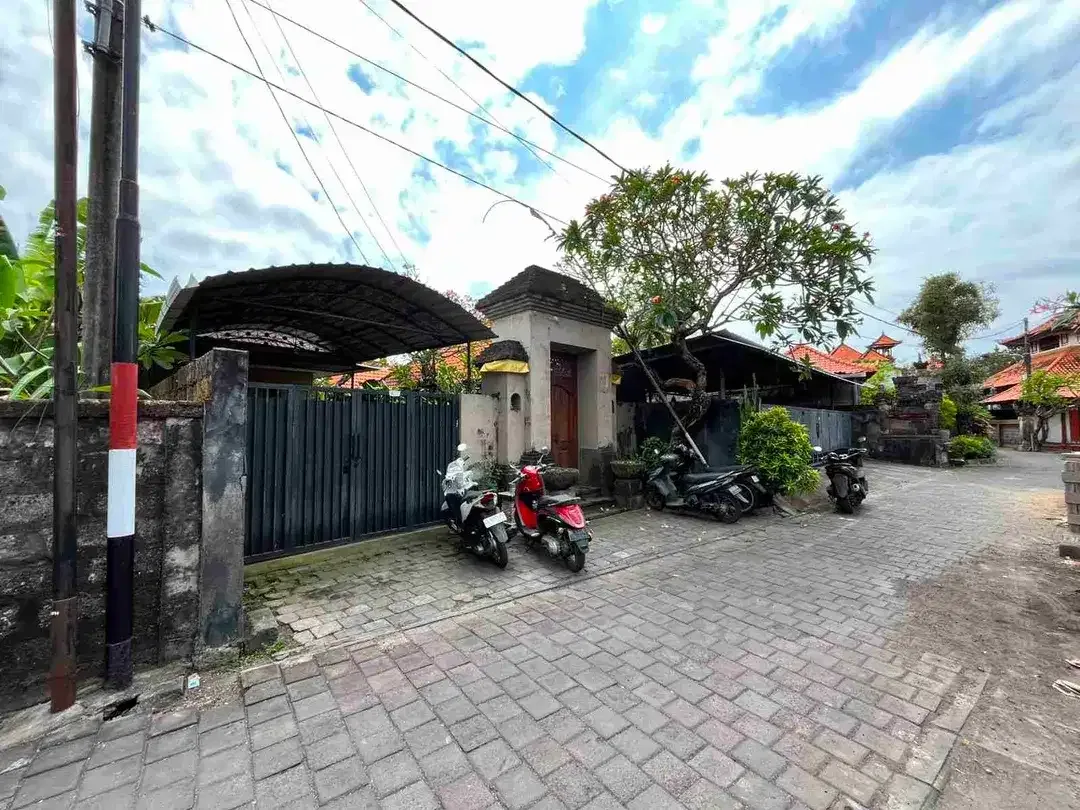Jual Tanah 3are/300m² ada Bangunan Lokasi Sanur Kaja Zona Kuning area Komersil yg cocok untuk investasi - Image 1 of 5