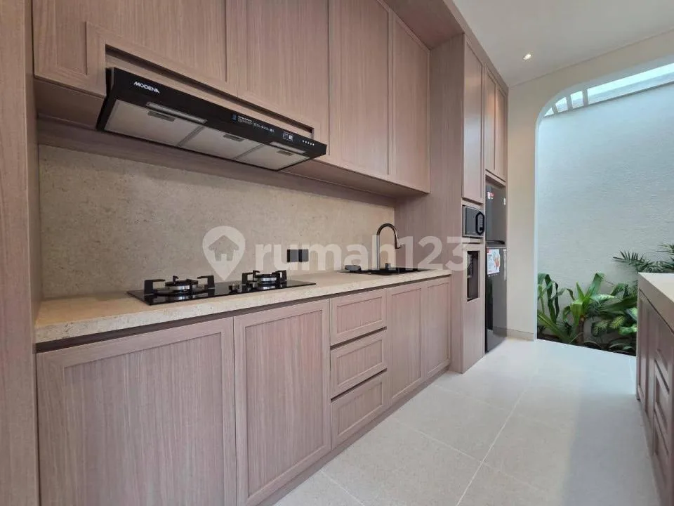 Villa Baru Furnish Premium Strategis Dekat Pantai Berawa Canggu - Image 1 of 4