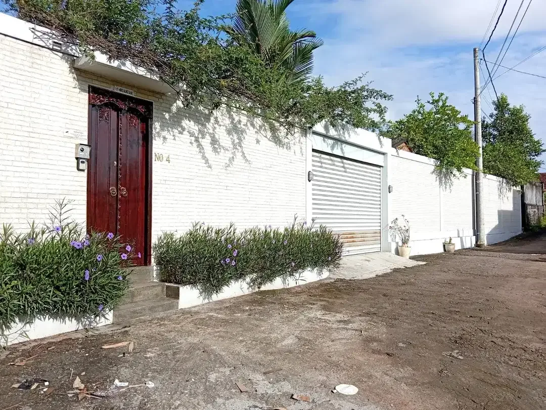 The Ultimate Family Retreat: Homey 6 Bedroom Freehold Villa Near Saba Beach! - Image 3 of 10