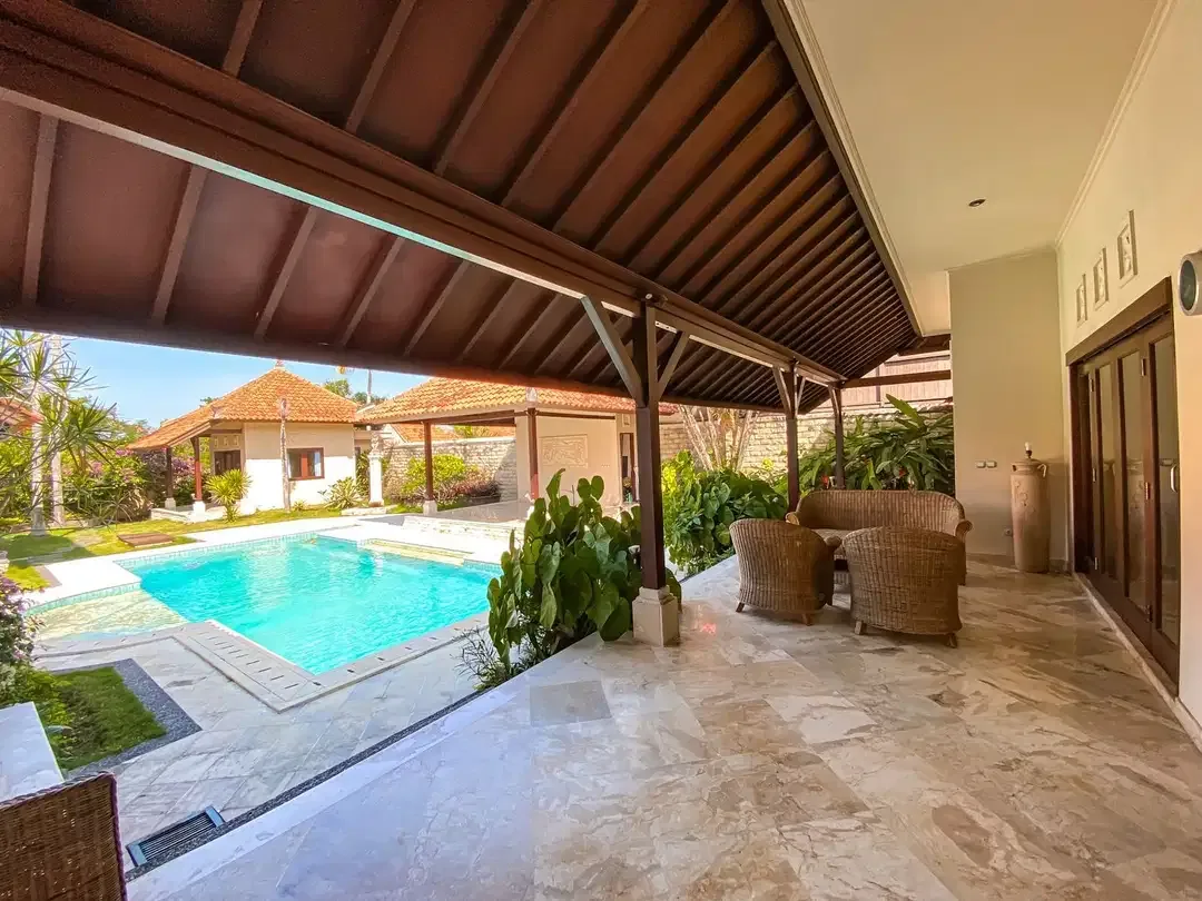 PRIVATE BALINESE STYLE VILLA AT ONE GATED AREA BENOA - Image 8 of 10