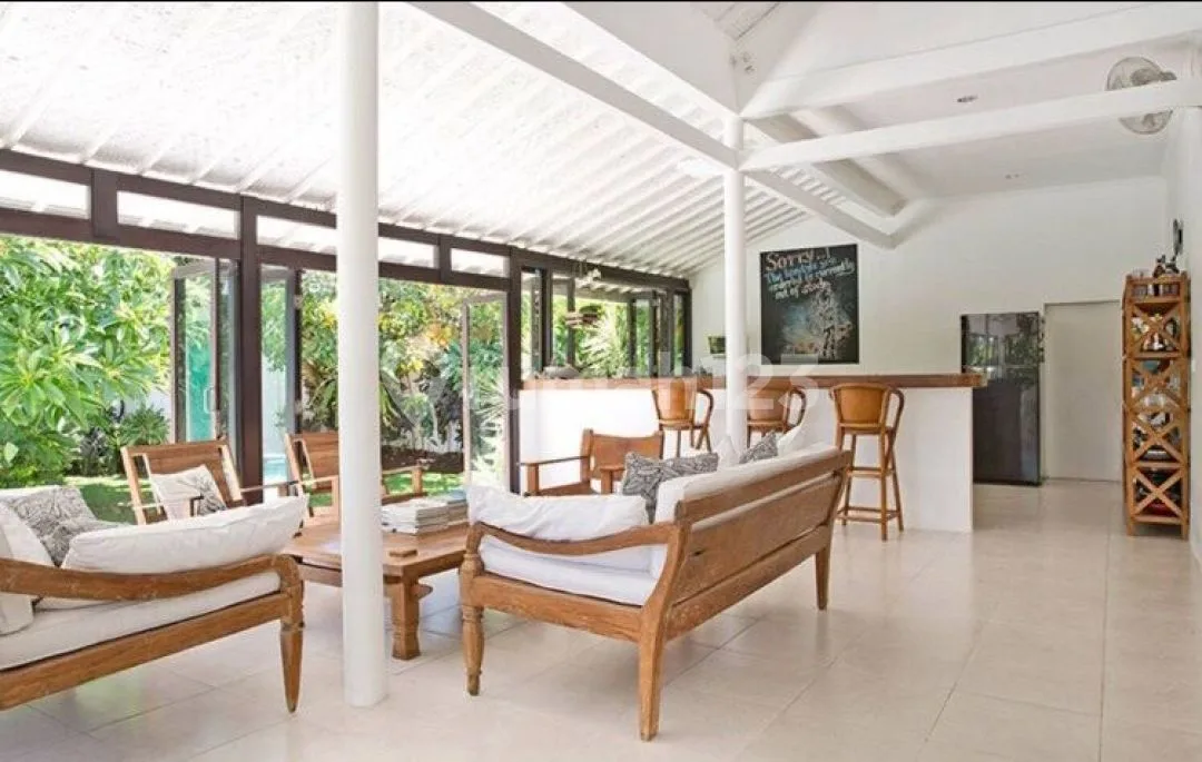 Villa Tropical di Area Strategis Petitenget Seminyak, Deket ke Pothead - Image 3 of 4