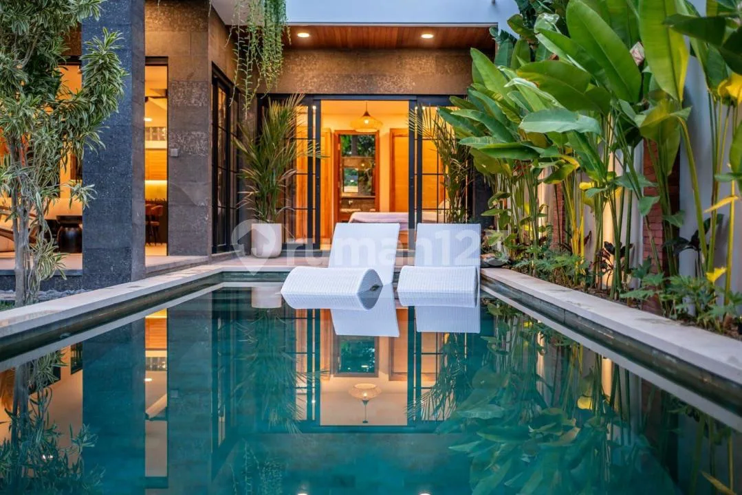 Modern Luxury 3 Bedroom With Big Garden Villa In Sekuta Sanur West Side For Yearly Rental & Leasehold Until 2048 - Image 2 of 4