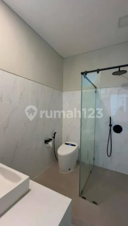 Villa Baru Lokasi Premium Lengkap Dekat Kemanamana, Berawa Canggu - Image 1 of 4