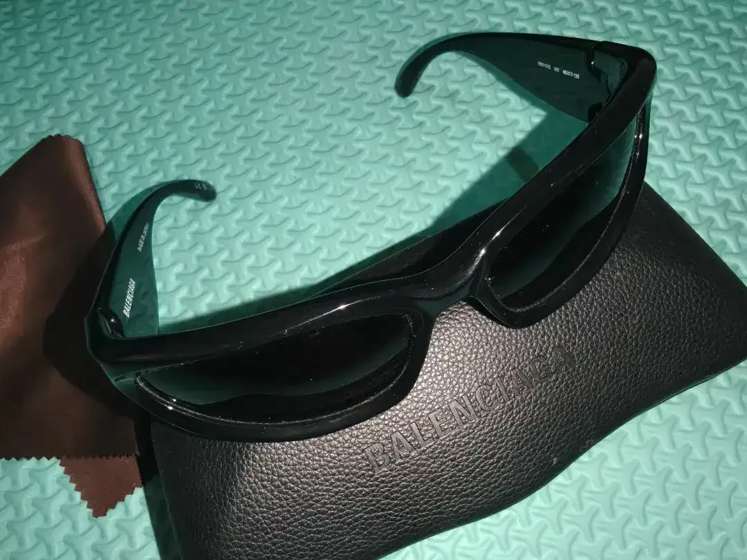 Balenciaga style wrap sunglasses ori - Image 10 of 10
