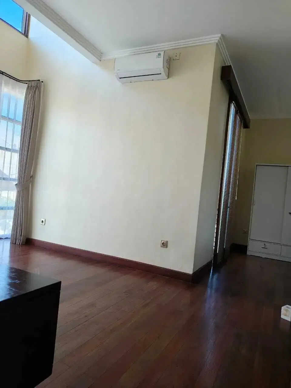 RUMAH SIAP HUNI 4BR FURNISHED LOKASI KESAMBI KEROBOKAN - Image 10 of 10