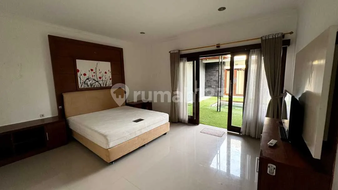 Villa Privat Pool In Strategic Location - Image 4 of 4