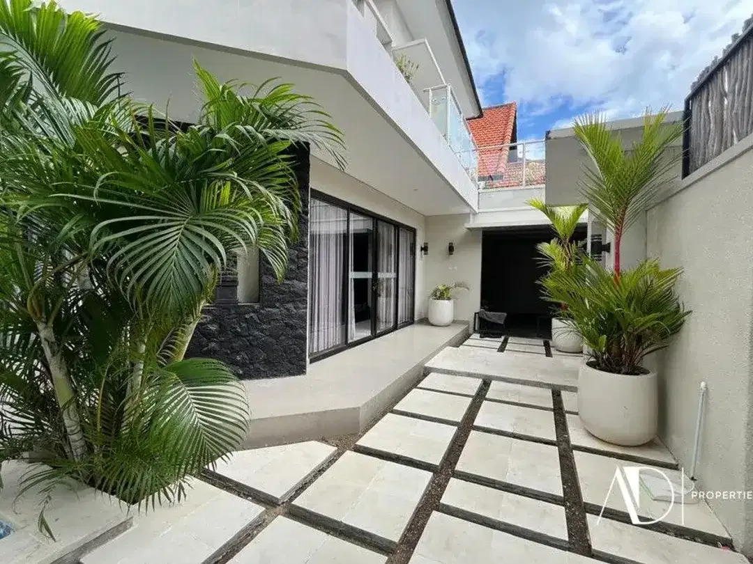 FREEHOLD | CONTEMPORARY 2-BEDROOM VILLA NEAR SEMINYAK - Image 3 of 10