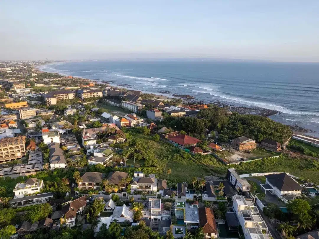 TANAH DI JALAN UTAMA PINK ZONE LOKASI PRIME DAN STRATEGIS HANYA BERJARAK 400 M ETERS MENUJU PANTAI PERERENAN CANGGU - Image 3 of 10