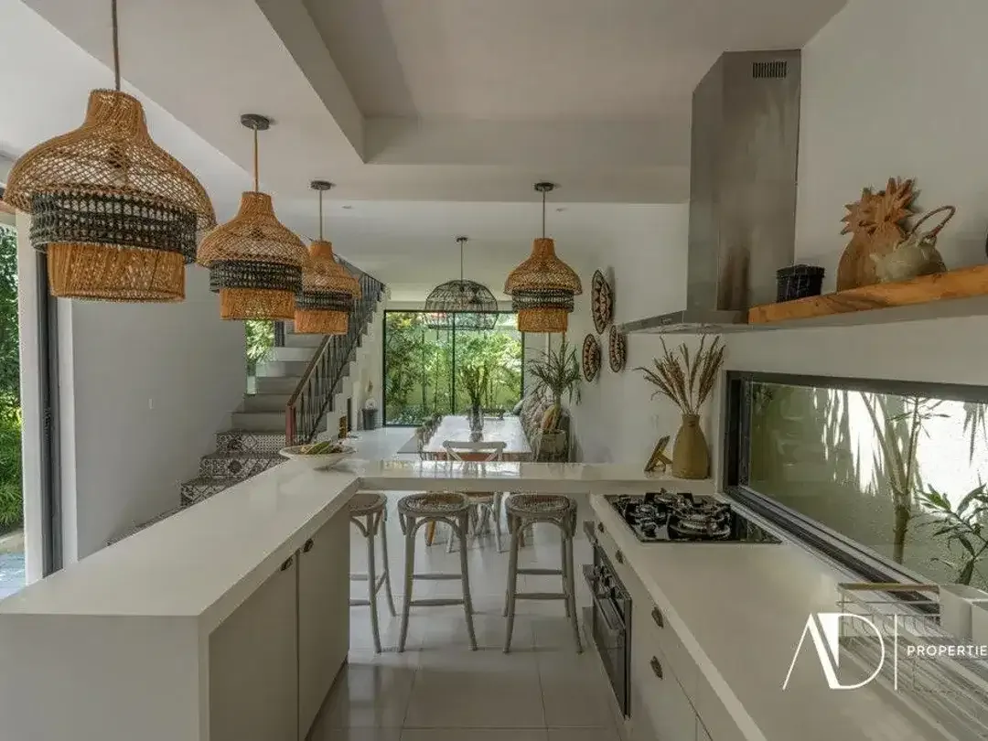 LEASEHOLD | MODERN TROPICAL 4-BEDROOM VILLA IN PRIME BERAWA - Image 4 of 10