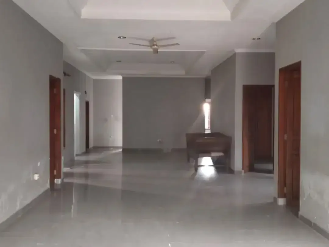 Dijual murah rumah hitung tanah dekat Plaza Renon - Image 5 of 9