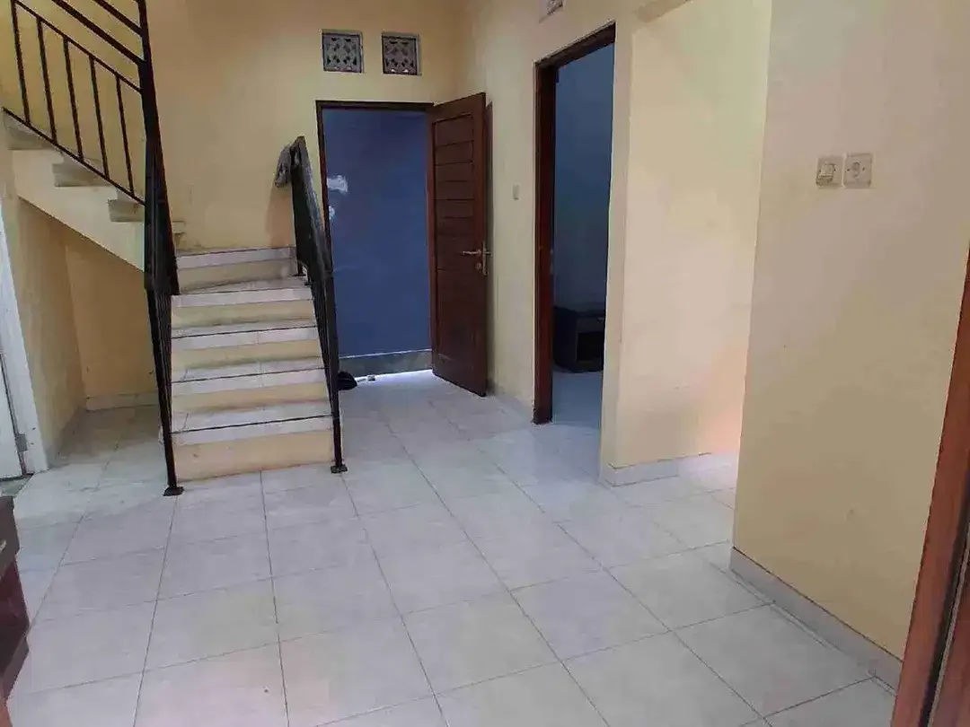 DISEWAKAN RUMAH 2 LANTAI DI TENGAH KOTA DENPASAR - Image 5 of 10
