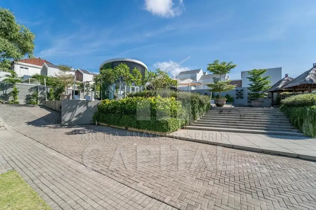 ENJOY AND FUN STAYCATION WITH A BEAUTIFUL VILLA IN THE ULUWATU BALI - Image 8 of 10