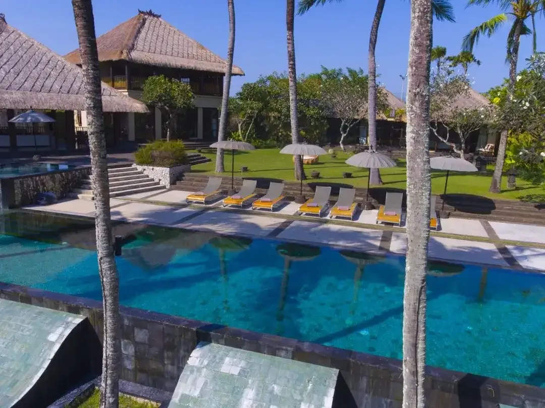 Freehold Luxury Ocean Front Villa in Canggu - Image 7 of 10