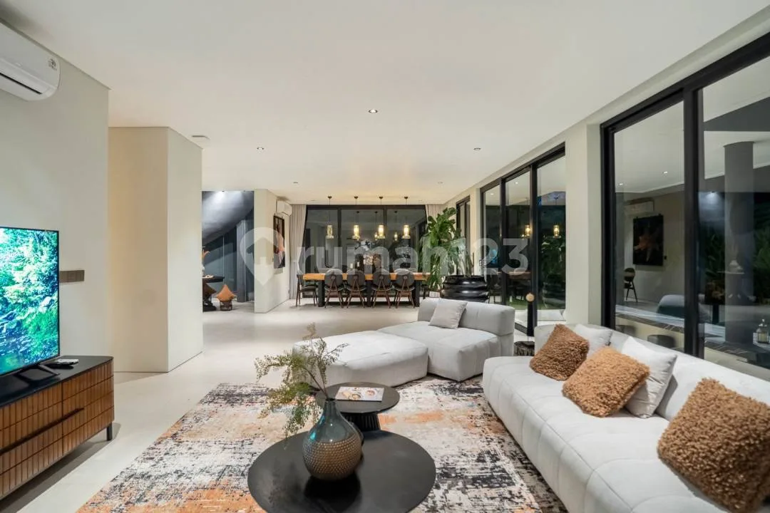 5Br Freehold Villa, Gym, Pool & Only 130M To Beach Pererenan - Image 2 of 4