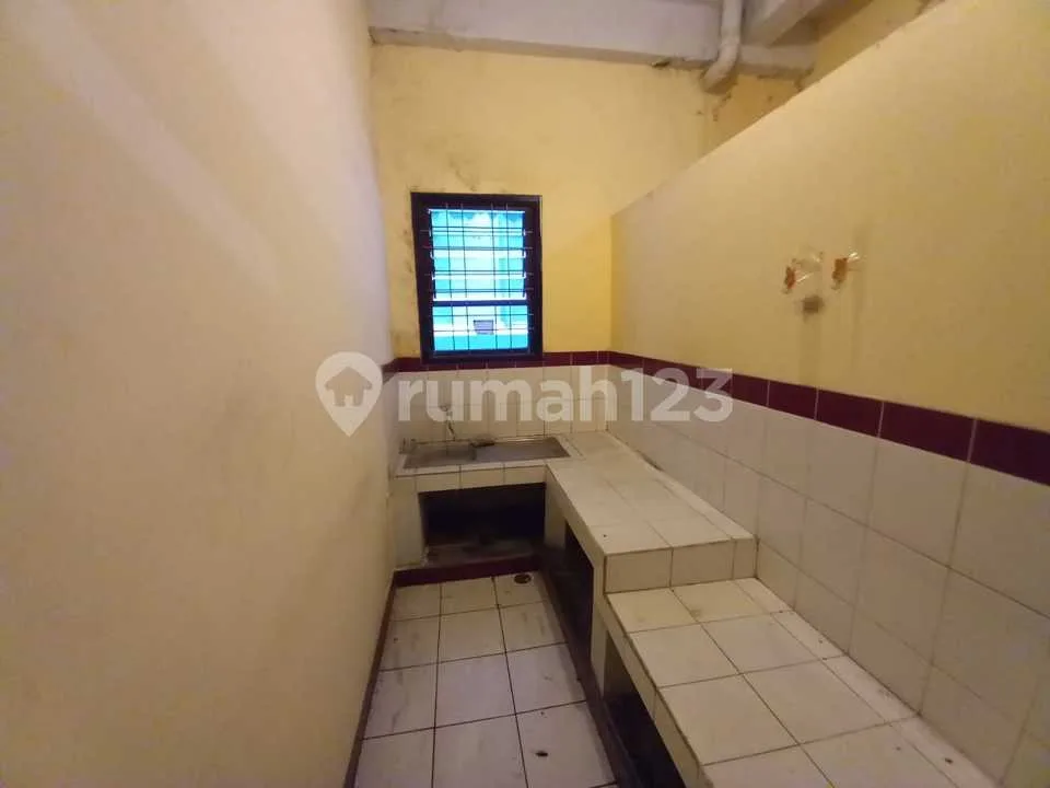 Prime Shophouse In Central Denpasar, Strategic Location In Busy Area, Just 50M From Diponegoro Main Road,, Ideal For Business Or Offices, Close To Badung Market - Image 2 of 4