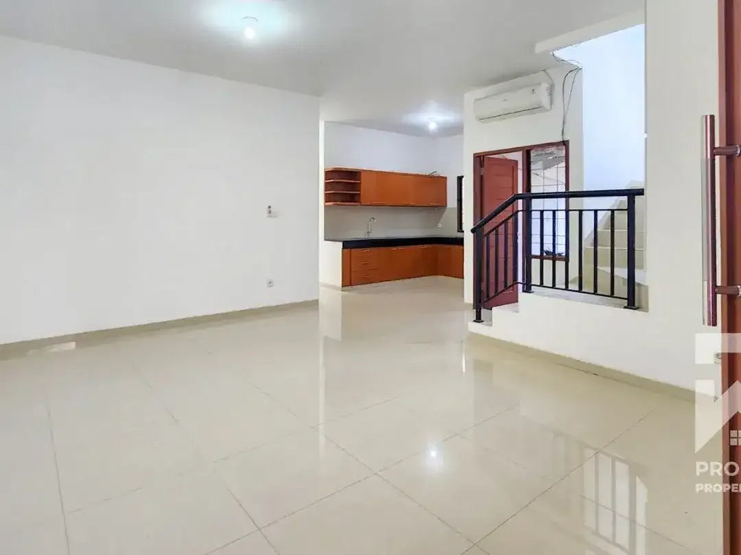 3 Bedroom House in Denpasar Bali for Rent Yearly Long Term - Image 2 of 10