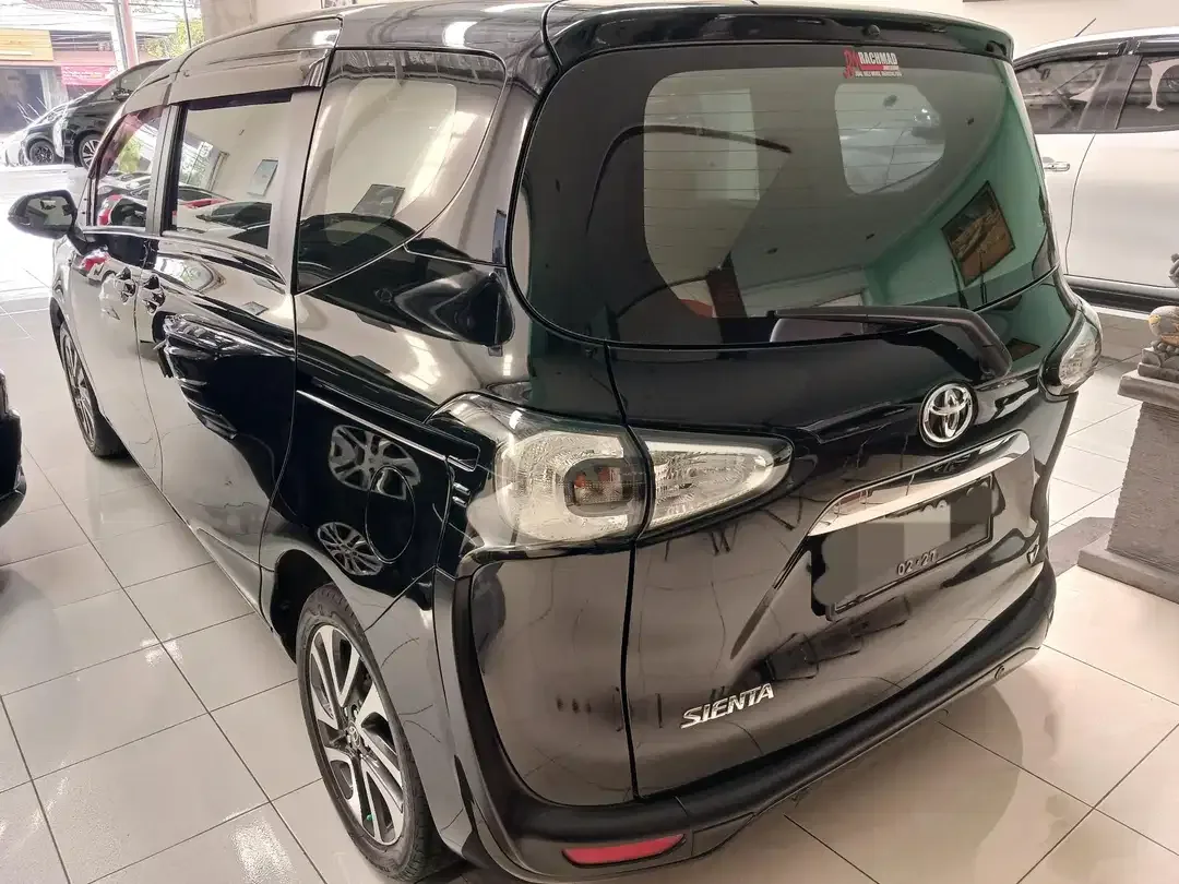 Toyota Sienta V 2017 Hitam metalik M/T 1.5cc - Image 7 of 8
