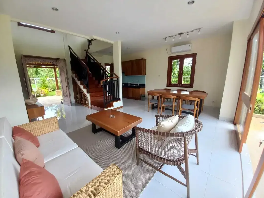 Villa fully furnished in Ubud with rice field view - Image 2 of 10