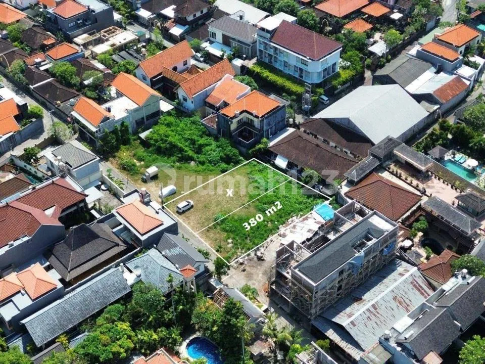 Tanah di Dalam Cluster One Gate System di Kerobokan Bali - Image 2 of 4
