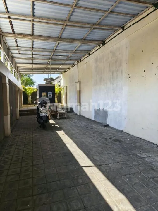 Disewakan Villa Besar Halaman Luas di Jl. Utama Bypass Jimbaran. - Image 2 of 4