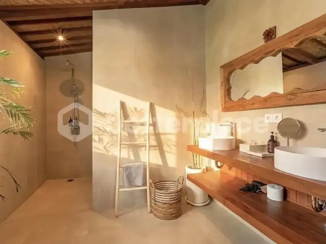 Elegant Joglo Villa in Central Ubud – Classic Balinese Design with Modern Comfort - Image 2 of 10