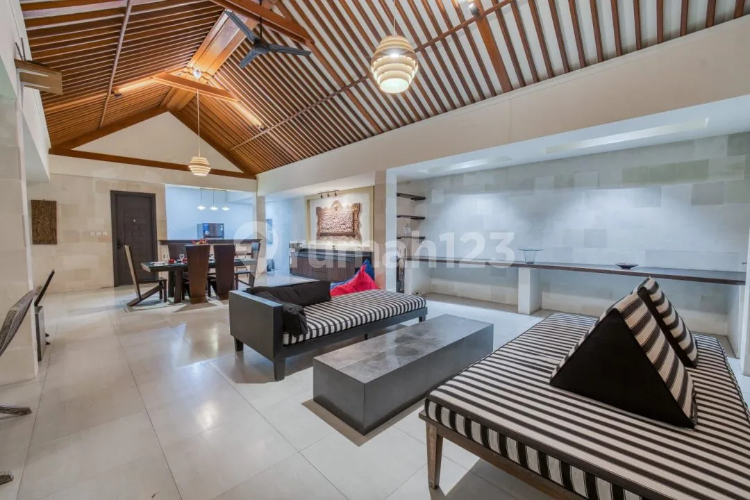 Villa Mewah 3 KT Siap Huni dengan View Laut di Ungasan Bali - Image 3 of 4