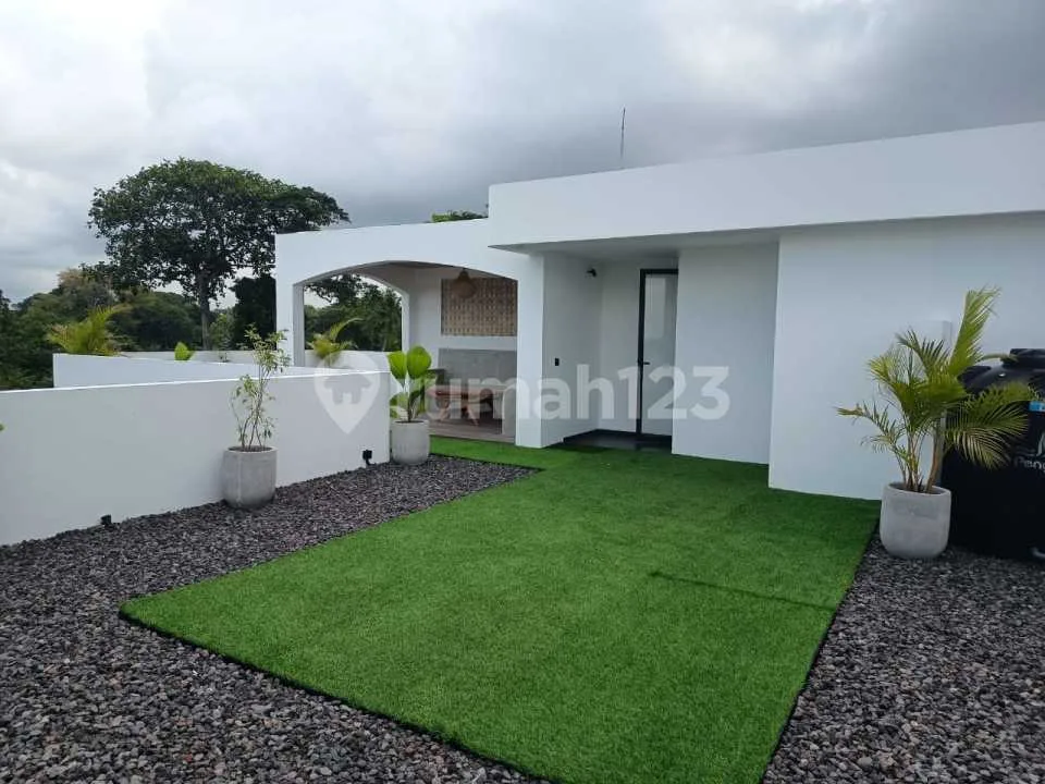 Leasehold Villa Modern 3 Lantai di Tumbak Bayuh - Image 1 of 4