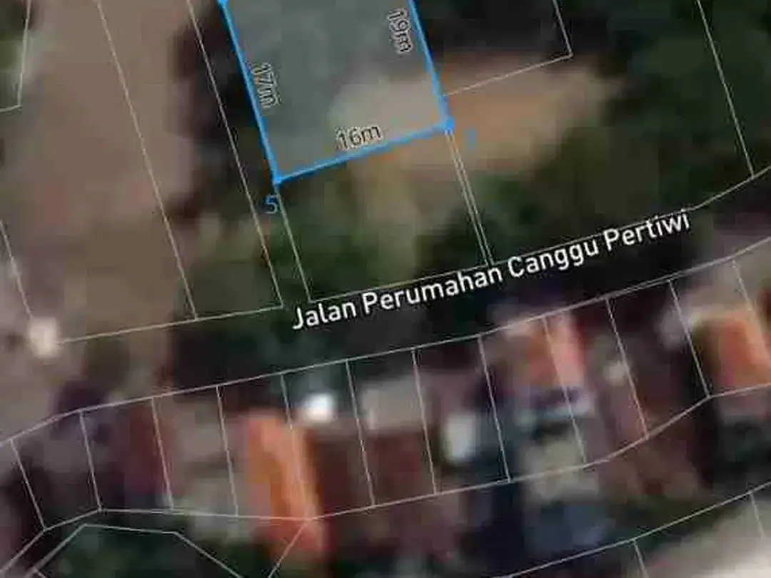 Tanah Strategis 304m² Dekat Pantai Berawa Canggu Bali - Image 1 of 9