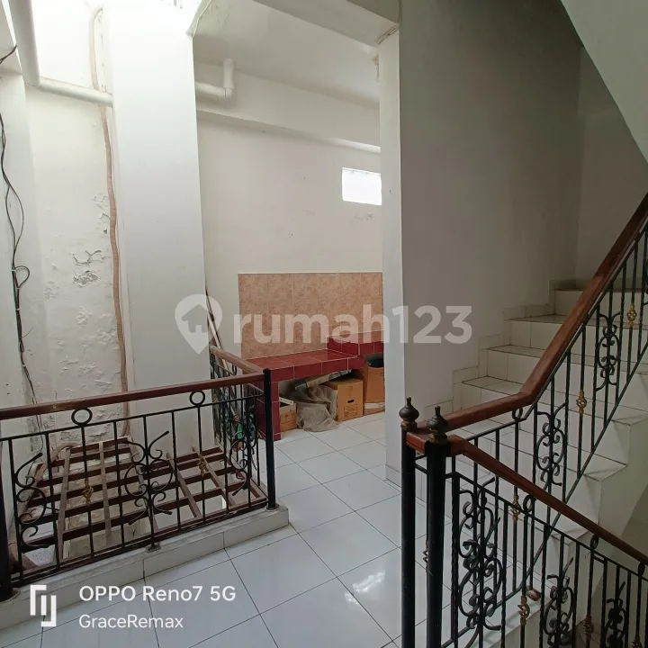 Ruko Parkiran Luas di Area Prime Renon - Image 2 of 4