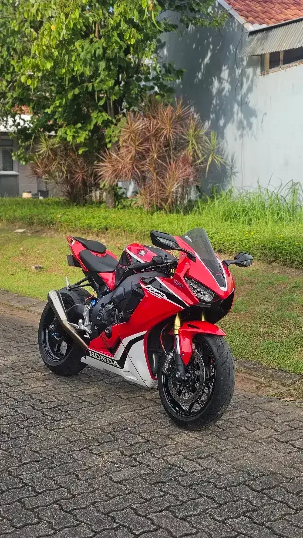 Honda CBR Fireblade 2018 Red, cakep, modif banyak, full mulus, low km - Image 1 of 10