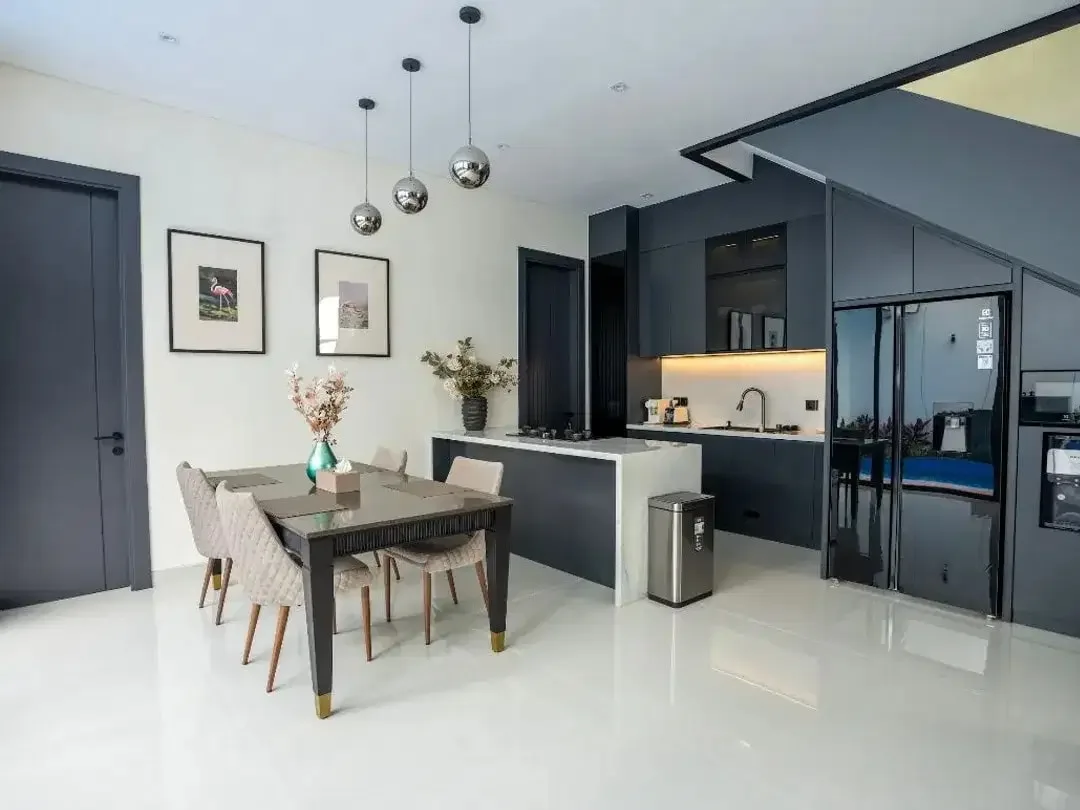 For Sale: Luxurious Modern Villa in Canggu - Image 5 of 10