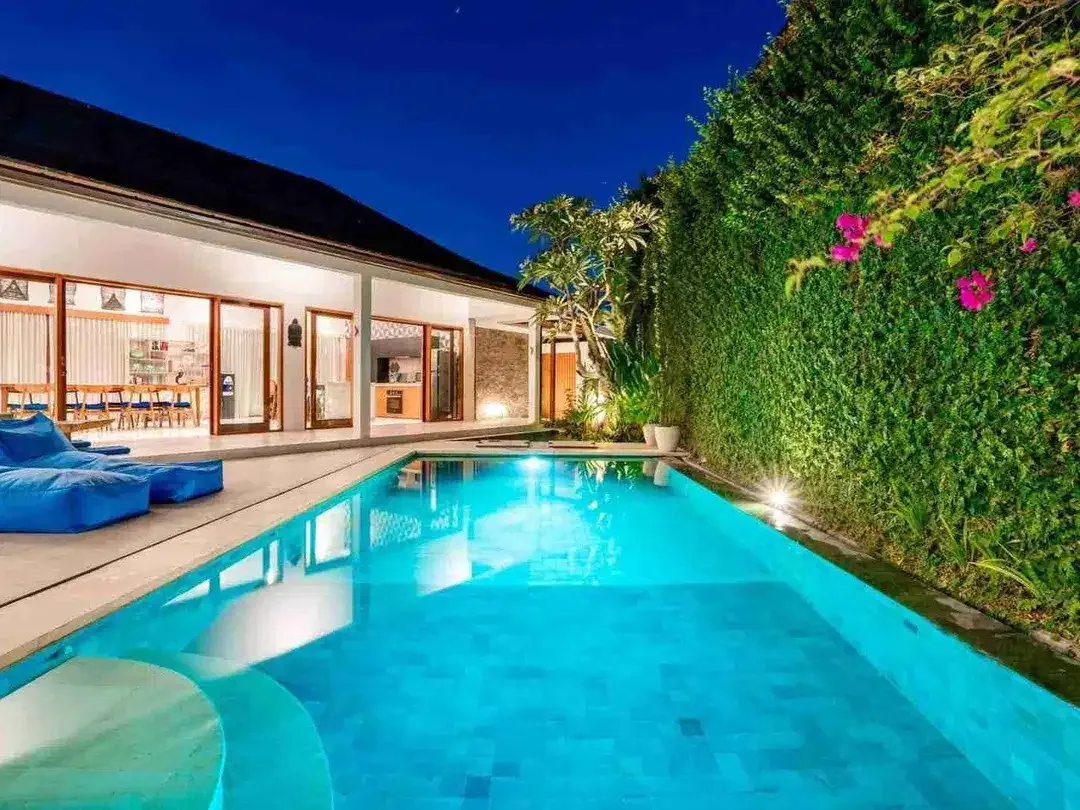 Luxury Villa Tropis 4BR di Kayu Tulang Canggu - Image 1 of 10