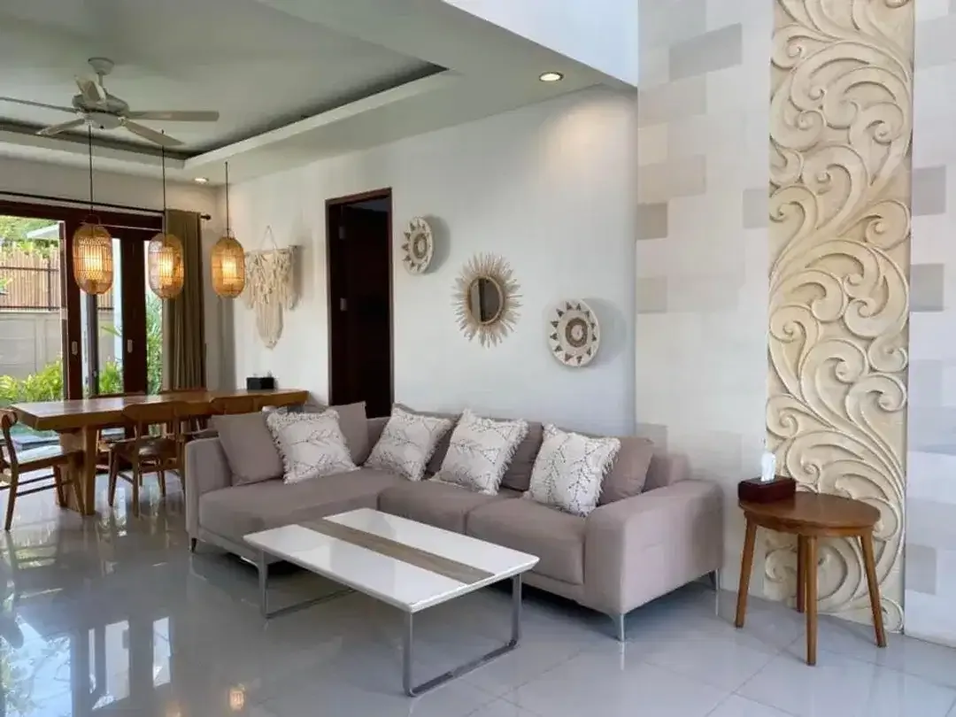 READY VILLA 3BR BIG POOL SANGAT TENANG LOKASI STARTEGIS DI UMALAS - Image 4 of 10