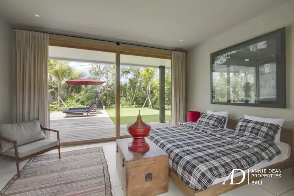 FREEHOLD | 5-BEDROOM VILLA WITH RICE FIELD VIEWS - PADONAN, CANGGU - Image 6 of 10