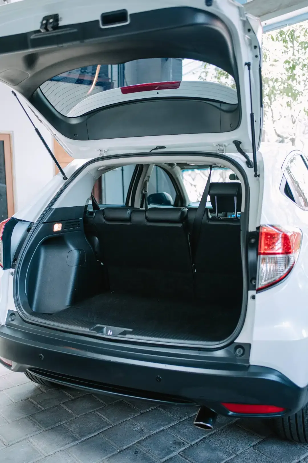 HONDA HRV SE 1.5 CVT 2015 MATIC PUTIH - Image 8 of 10