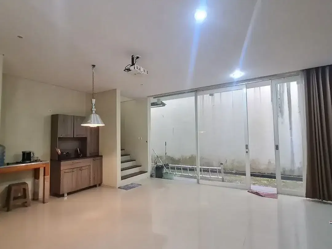 Rumah Eksklusif 5 Kamar Tidur Dijual di Denpasar Utara Area - Image 4 of 10
