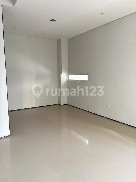 Rumah One Gate Sistem2 Lantai Ada Pool dan Kosongan - Image 3 of 4