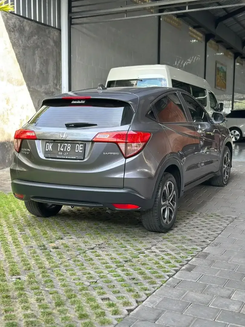 HRV E 2017 MATIC ASLI BALI ISTIMEWA LOW KM - Image 3 of 10