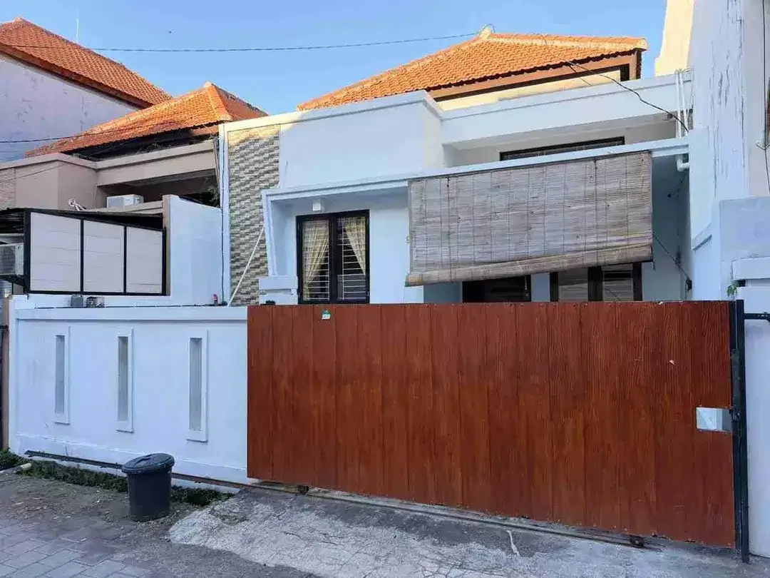 Sewa Tahunan Rumah Furnished 1lt Lokasi Jl Kuwum, Umalas Bali area Hunian Strategis dekat Pantai canggu - Image 1 of 10