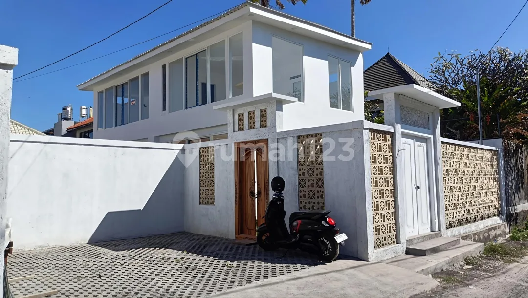 Villa Baru Dikawasan Villa di Batursari Sanur Denpasar - Image 1 of 4