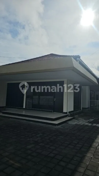 Rental - Rare 900 sqm Land + 200 m2 House in Exclusive Renon, Denpasar - BALI - Image 3 of 4