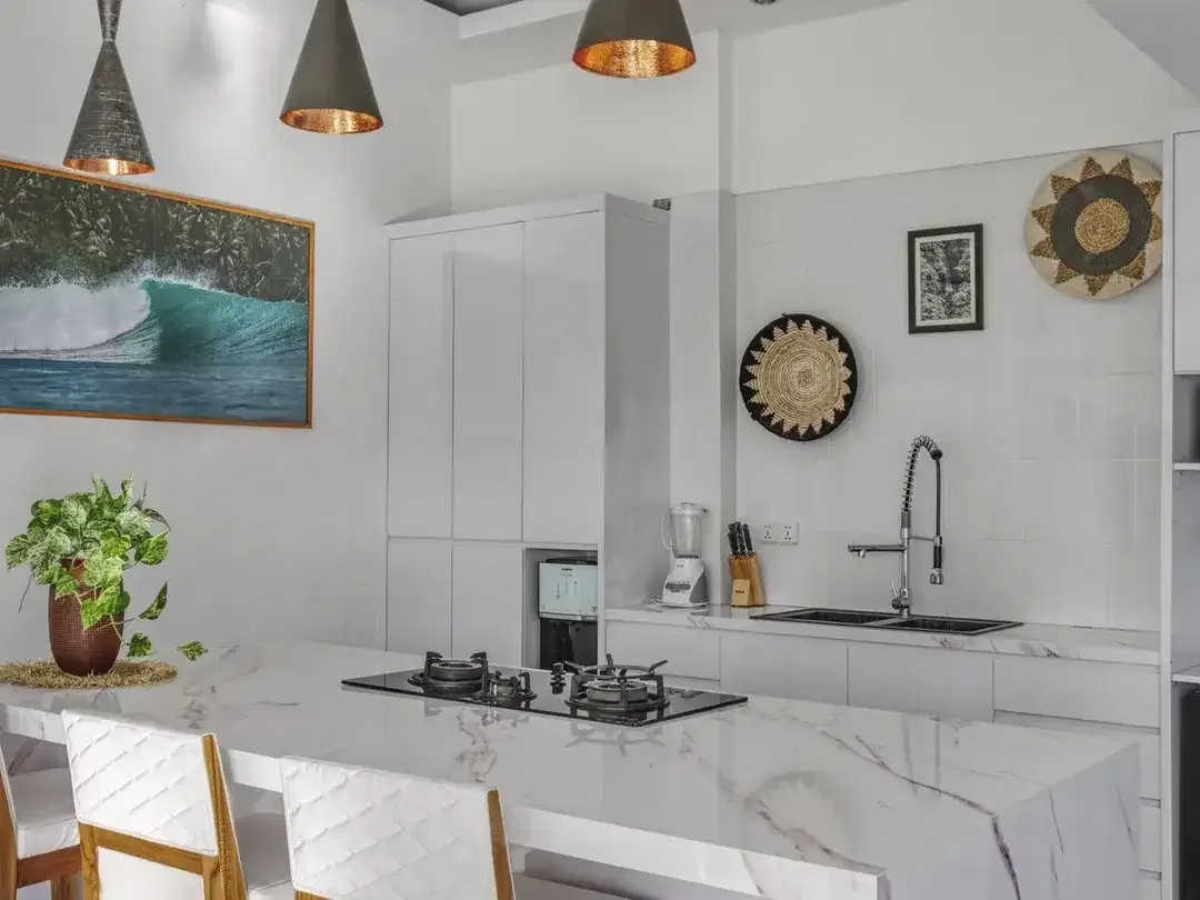 Leasehold - Stunning 5-Bedroom Luxury Villa with Ocean View in Canggu - Image 9 of 10