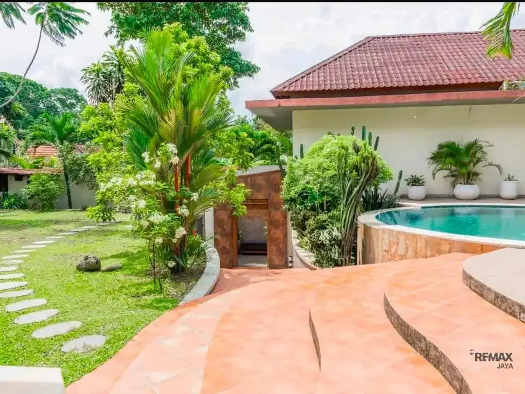 Villa Mewah Eksklusif 5 Kamar Tidur Dijual di Kaba-Kaba, Tabanan - Image 3 of 5