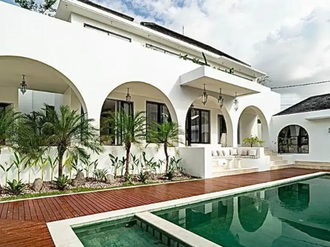 VILLA - LUXURY VILLA DI JL PANTAI BERAWA DEKAT CCS SCHOOL CANGGU BADUNG - Image 1 of 10